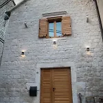 Limestone Heritage House Апарт-готель Трогір