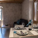 Limestone Heritage House Апарт-готель Трогір