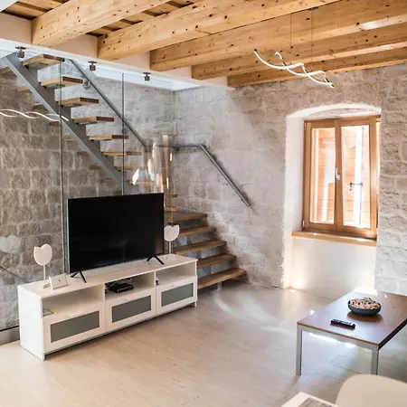 Limestone Heritage House Трогир