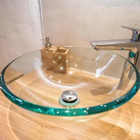 Limestone Heritage House Apartmanhotel 4*