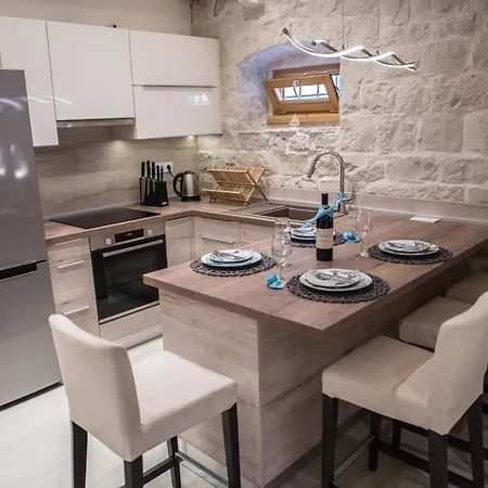 Limestone Heritage House 4* Trogir