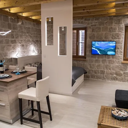 Limestone Heritage House Апарт-готель Трогір