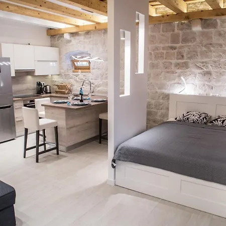 Limestone Heritage House 4* Τρογκίρ