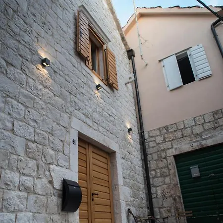Limestone Heritage House Aparthotel Traù