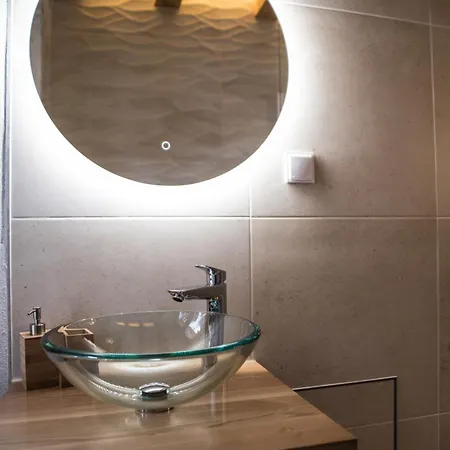 Ξενοδοχείο με διαμερίσματα Limestone Heritage House 4*
