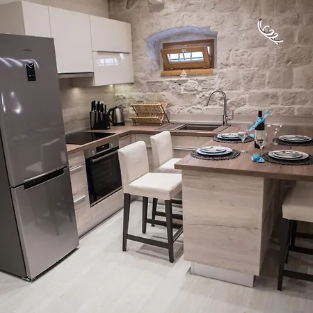 Limestone Heritage House Апарт-готель
