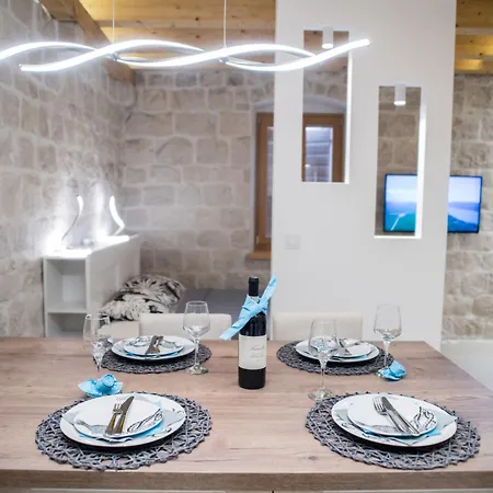 Limestone Heritage House Апарт-готель Трогір