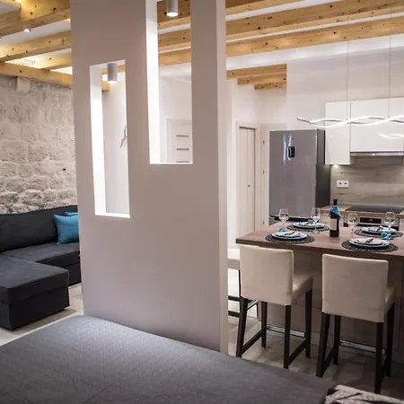 Limestone Heritage House 4* Трогір