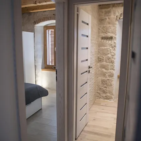Ξενοδοχείο με διαμερίσματα Limestone Heritage House Τρογκίρ