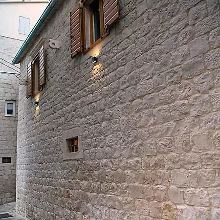 Limestone Heritage House Трогір