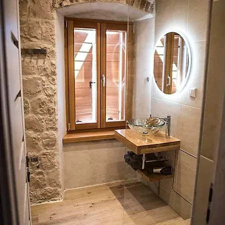 Limestone Heritage House Апарт-готель Трогір