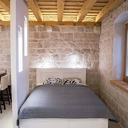 Limestone Heritage House Трогір