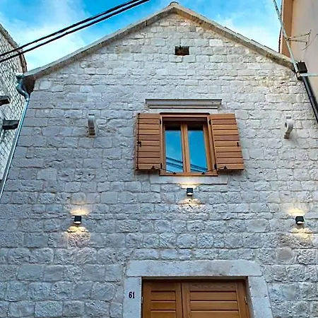 Limestone Heritage House Трогір