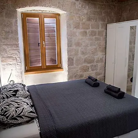 Limestone Heritage House Трогір