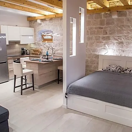 Апарт-готель Limestone Heritage House Трогір