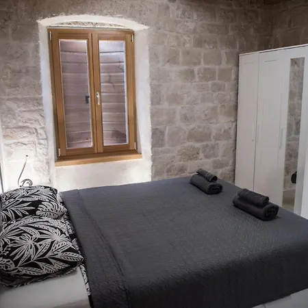 Limestone Heritage House Hotel apartamentowy