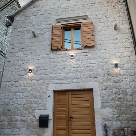 Limestone Heritage House Lägenhetshotell Trogir
